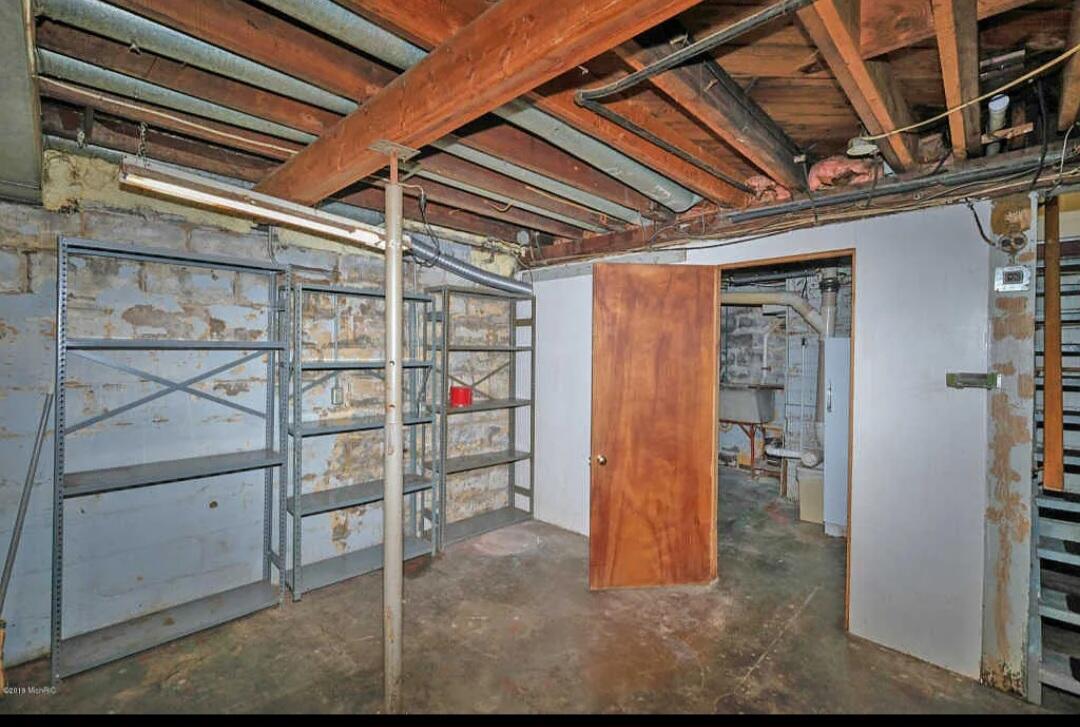 907 Russell Street Kalamazoo, MI 49001 - Photo 14 of 16 IMG_20250902_134842