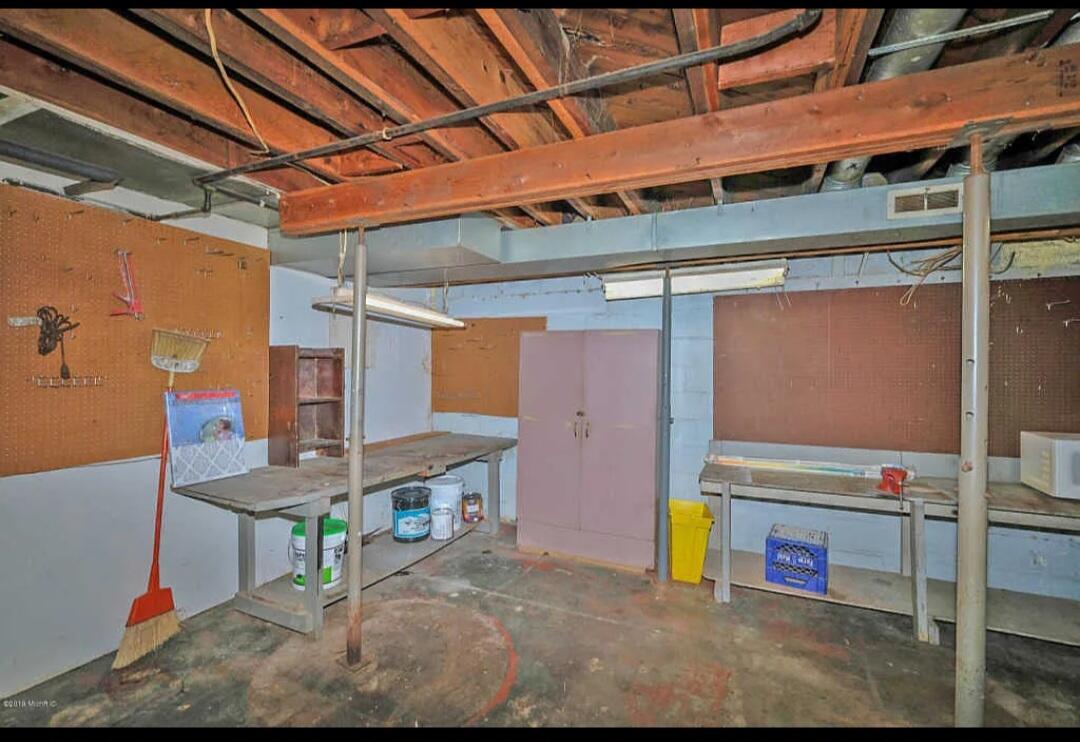 907 Russell Street Kalamazoo, MI 49001 - Photo 15 of 16 IMG_20250902_134827