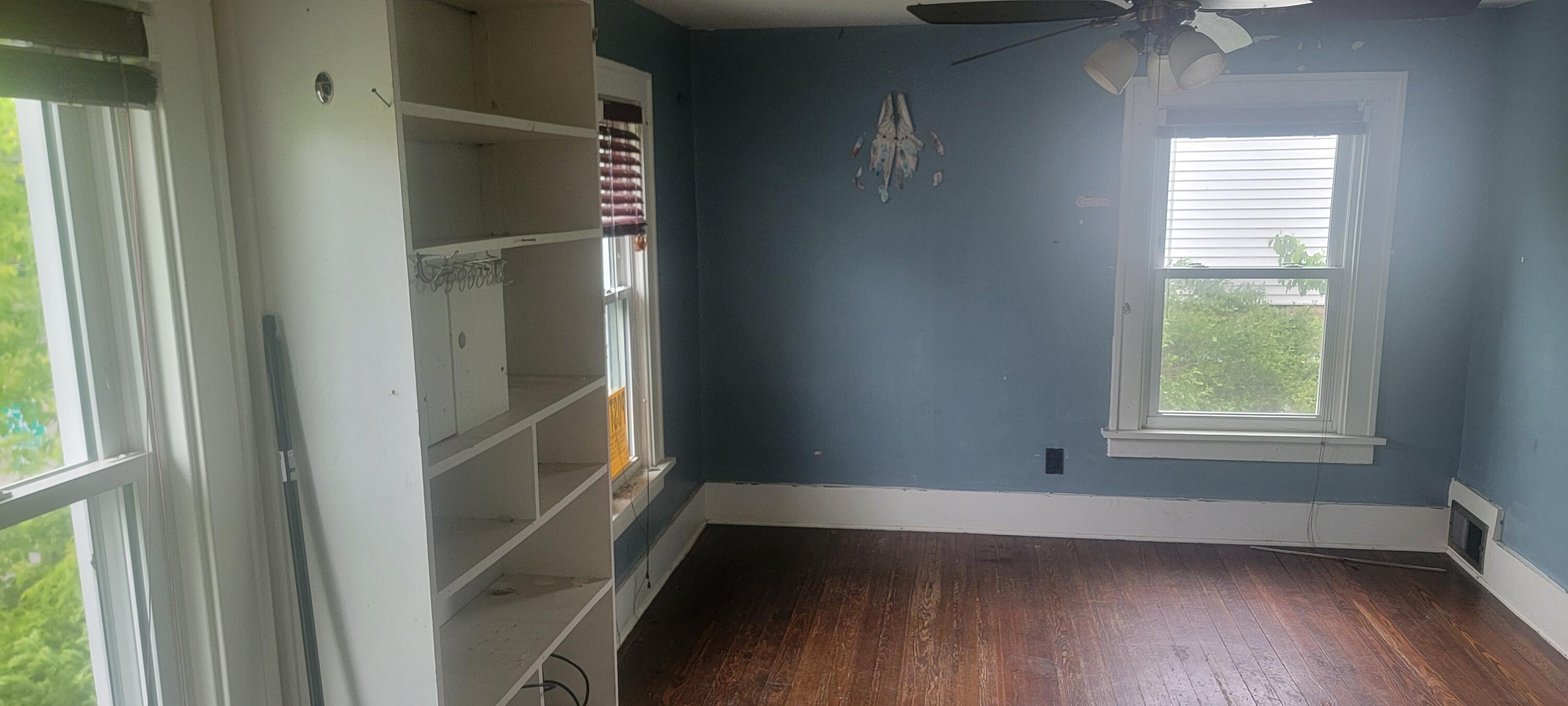 907 Russell Street Kalamazoo, MI 49001 - Photo 3 of 16 20250521_181915