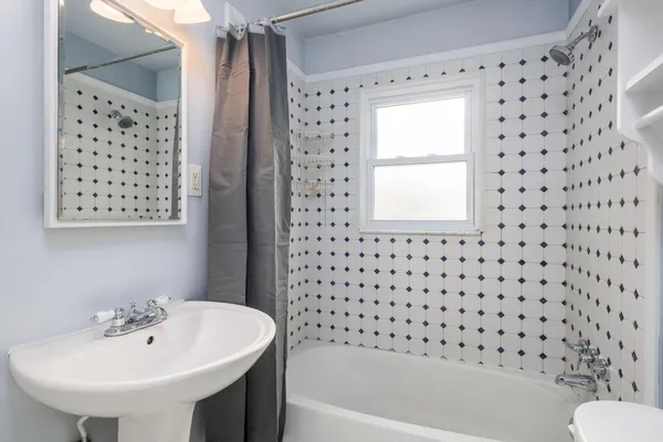 $1,899 | 1608 Whitcomb Avenue, Royal Oak, MI 48073