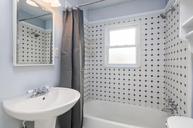 $2,100 | 1608 Whitcomb Avenue, Royal Oak, MI 48073