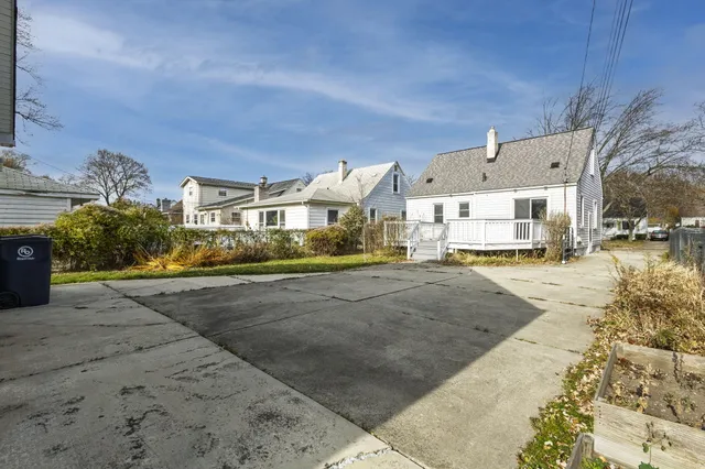 $2,100 | 1608 Whitcomb Avenue, Royal Oak, MI 48073