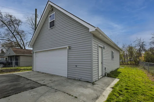 $2,100 | 1608 Whitcomb Avenue, Royal Oak, MI 48073