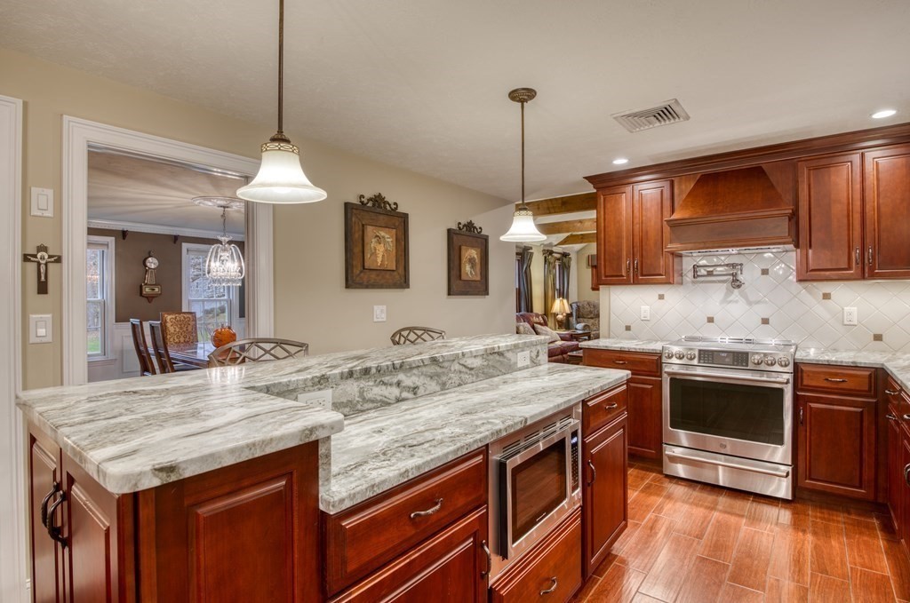 20 Clark Circle Hanover, MA 02339 - Photo 3 of 35