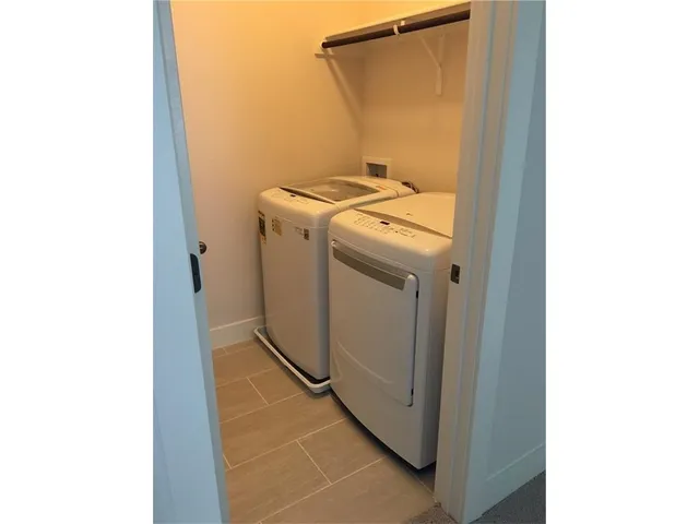 a view of a back yard