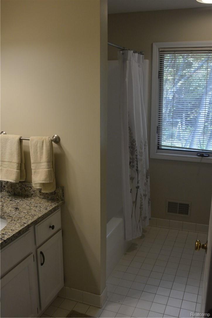 446 Hunters Ridge Drive Saline, MI 48176 - Photo 27 of 37 DSC_3695.JPG