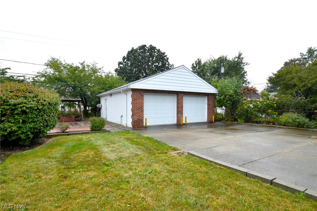 28740 Forest Road Willowick, OH 44095 - Photo 26 of 27 Garage with a yard