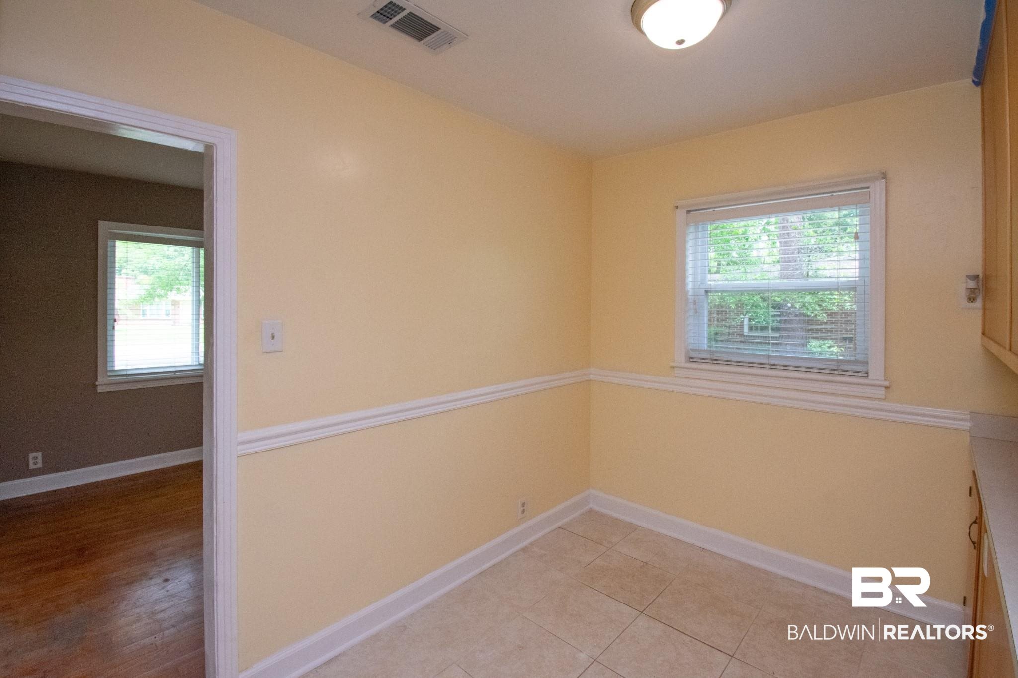 411 Sutherland Drive Mobile, AL 36611 - Photo 6 of 33