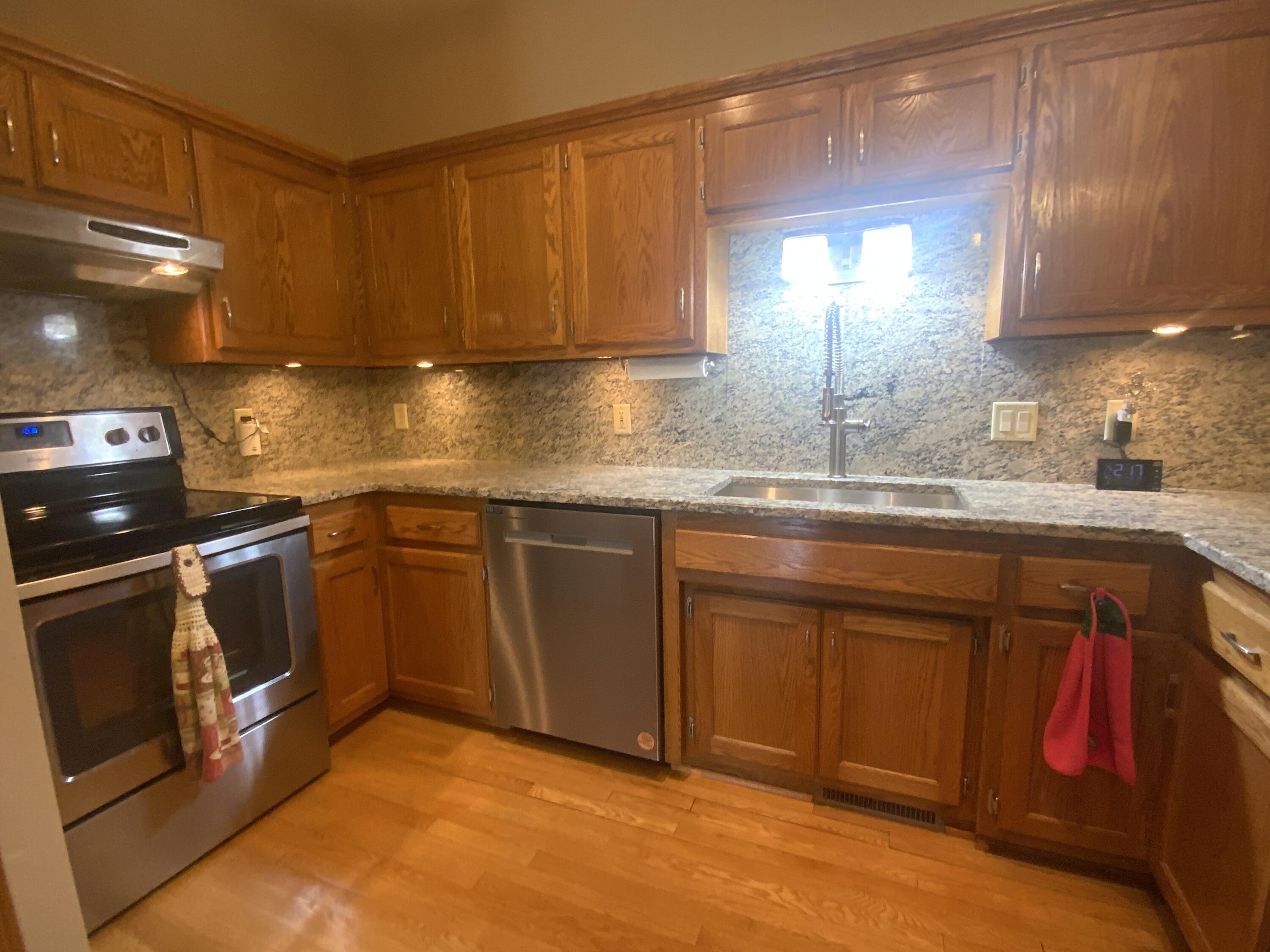 1807 Ridgeway Drive, Unit 38 De Pere, WI 54115 - Photo 8 of 39 kitchen