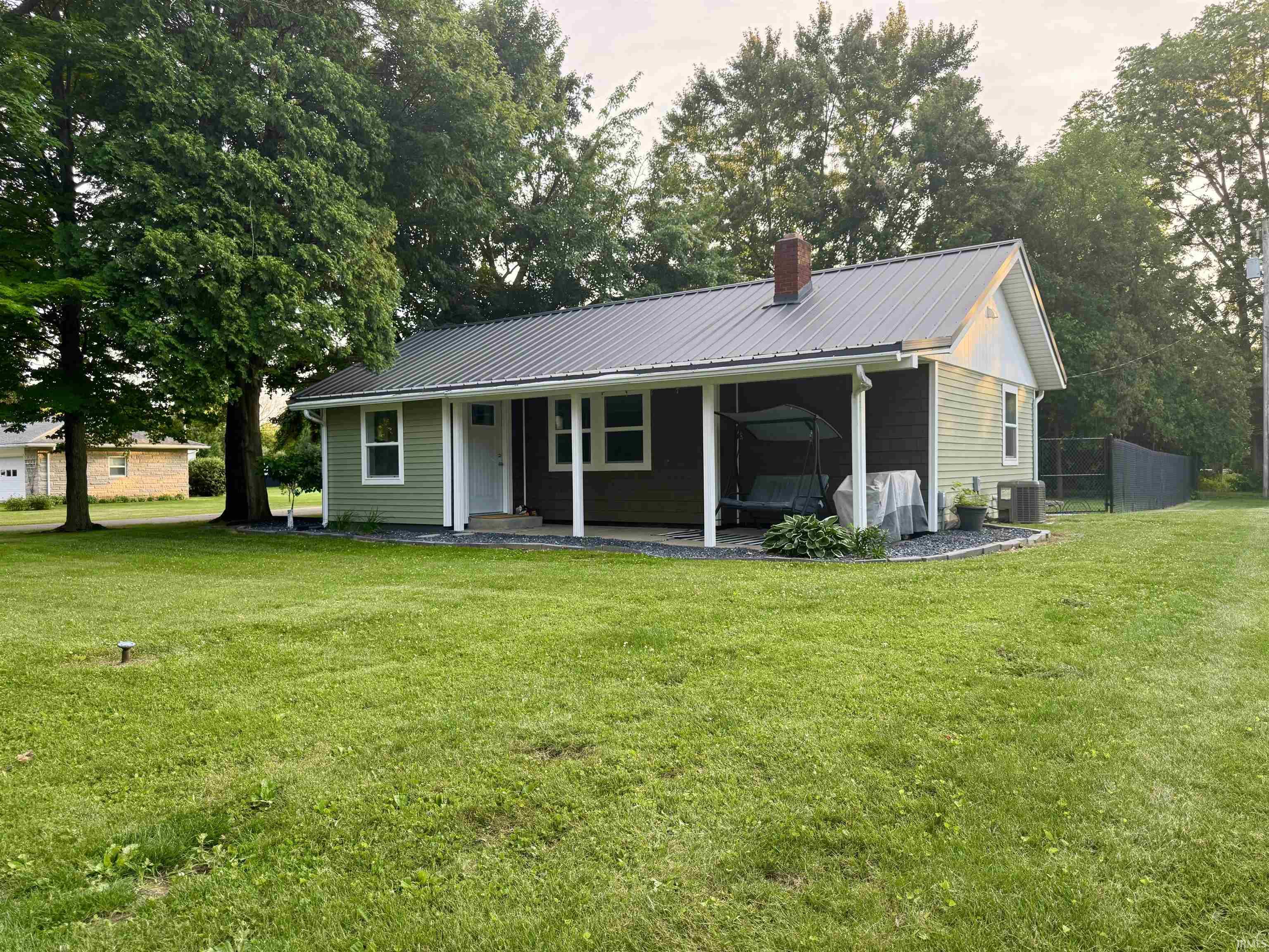 205 South Washington Street Wakarusa, IN 46573 - Photo 2 of 29