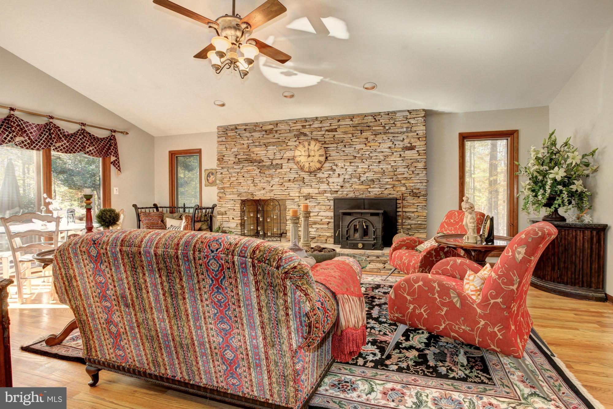 17005 Barn Ridge Drive Silver Spring, MD 20906 - Photo 4 of 30 Living Room