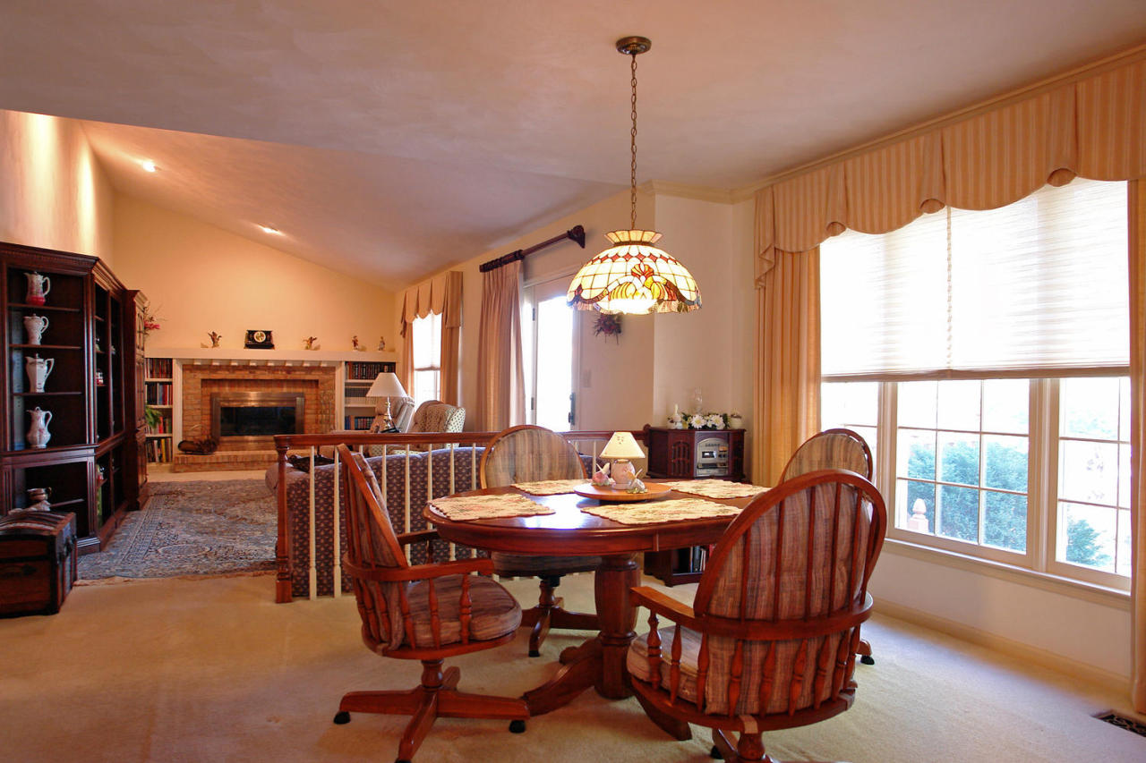 406 Stonehaven Lane Blue Ridge, VA 24064 - Photo 12 of 26 Breakfast area