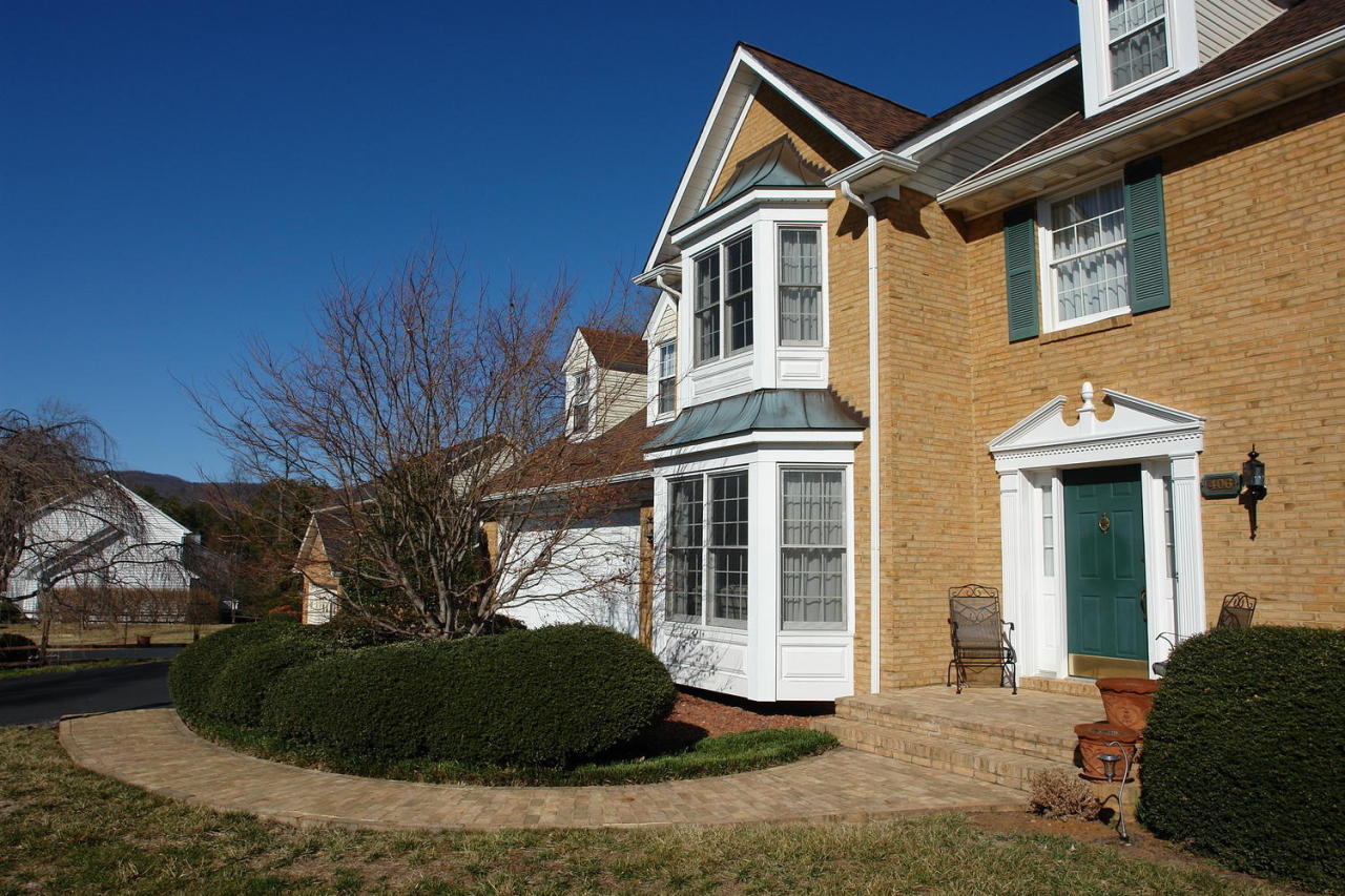 406 Stonehaven Lane Blue Ridge, VA 24064 - Photo 5 of 26 Front