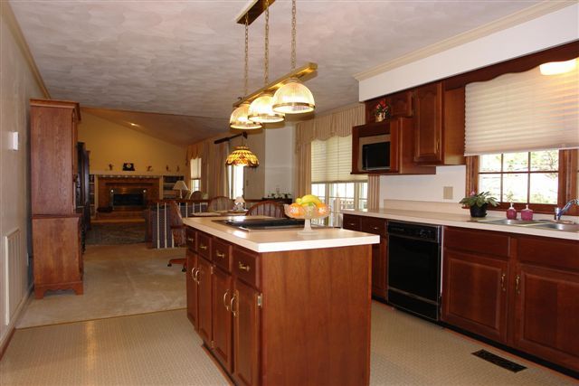 406 Stonehaven Lane Blue Ridge, VA 24064 - Photo 9 of 26 Kitchen