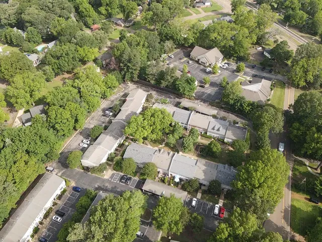 $250,000 | 2240 West Germantown Square, Germantown, TN 38138