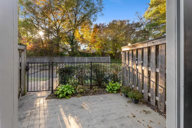 $250,000 | 2240 West Germantown Square, Germantown, TN 38138