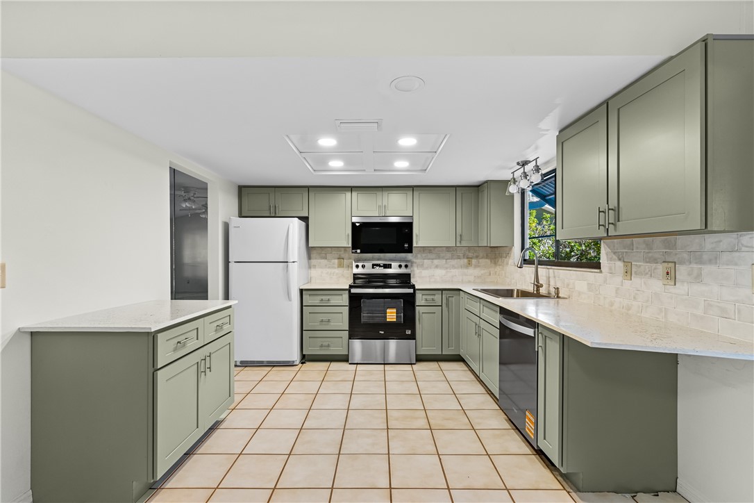 975 4th Lane Vero Beach, FL 32962 - Photo 3 of 26