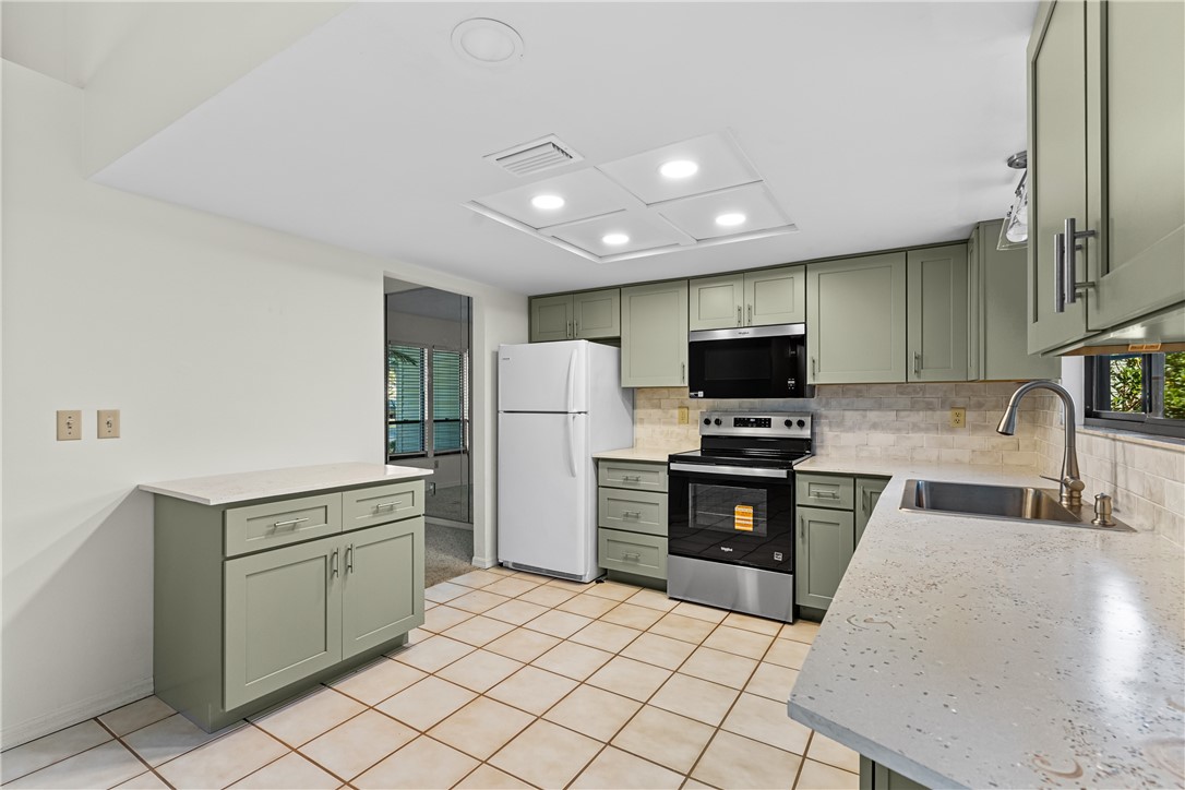 975 4th Lane Vero Beach, FL 32962 - Photo 5 of 26