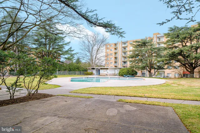 a view of building with outdoor space