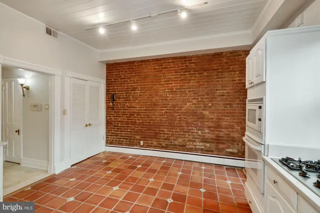 $5,500 | 135 North Carolina Avenue Southeast, Washington, DC 20003