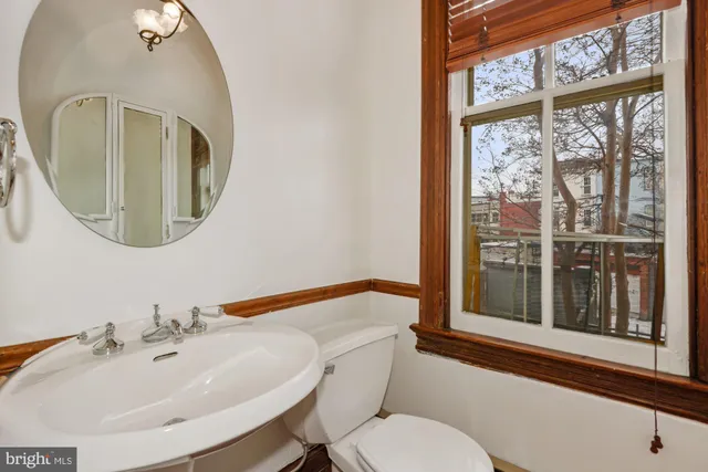 $5,500 | 135 North Carolina Avenue Southeast, Washington, DC 20003