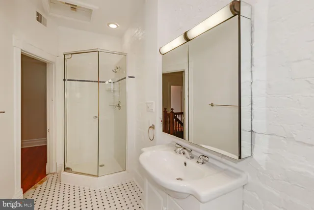 $5,500 | 135 North Carolina Avenue Southeast, Washington, DC 20003