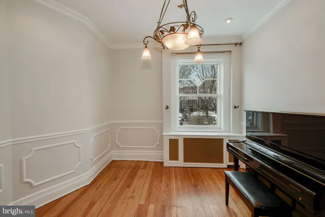 $5,500 | 135 North Carolina Avenue Southeast, Washington, DC 20003