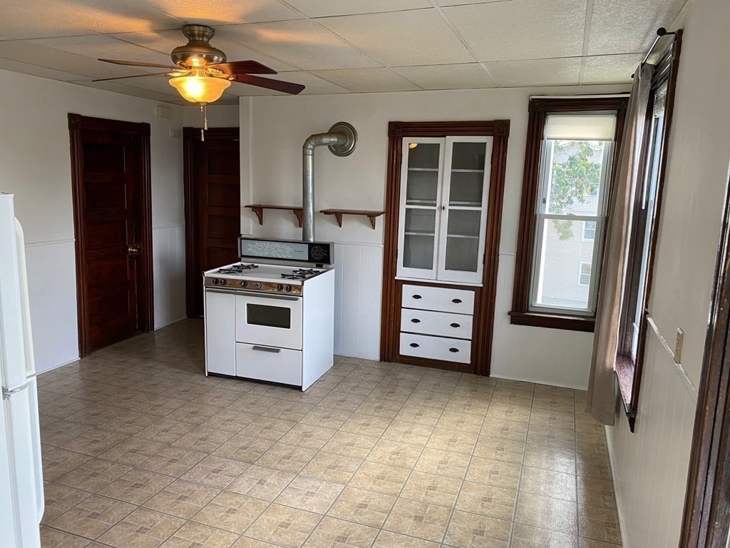 154 Perry Avenue Worcester, MA 01610 - Photo 7 of 22