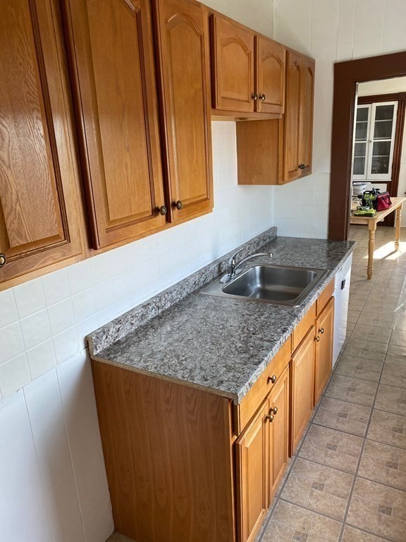 154 Perry Avenue Worcester, MA 01610 - Photo 9 of 22