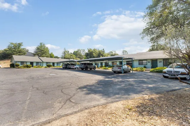 a view of a yard in front of house