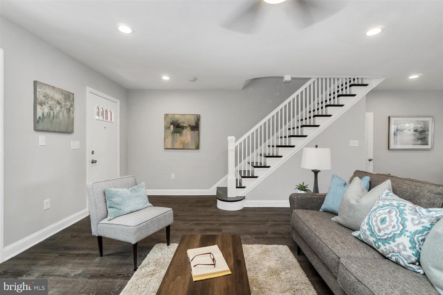 3627 Elkader Road Baltimore, MD 21218 - Photo 10 of 52 Living Room