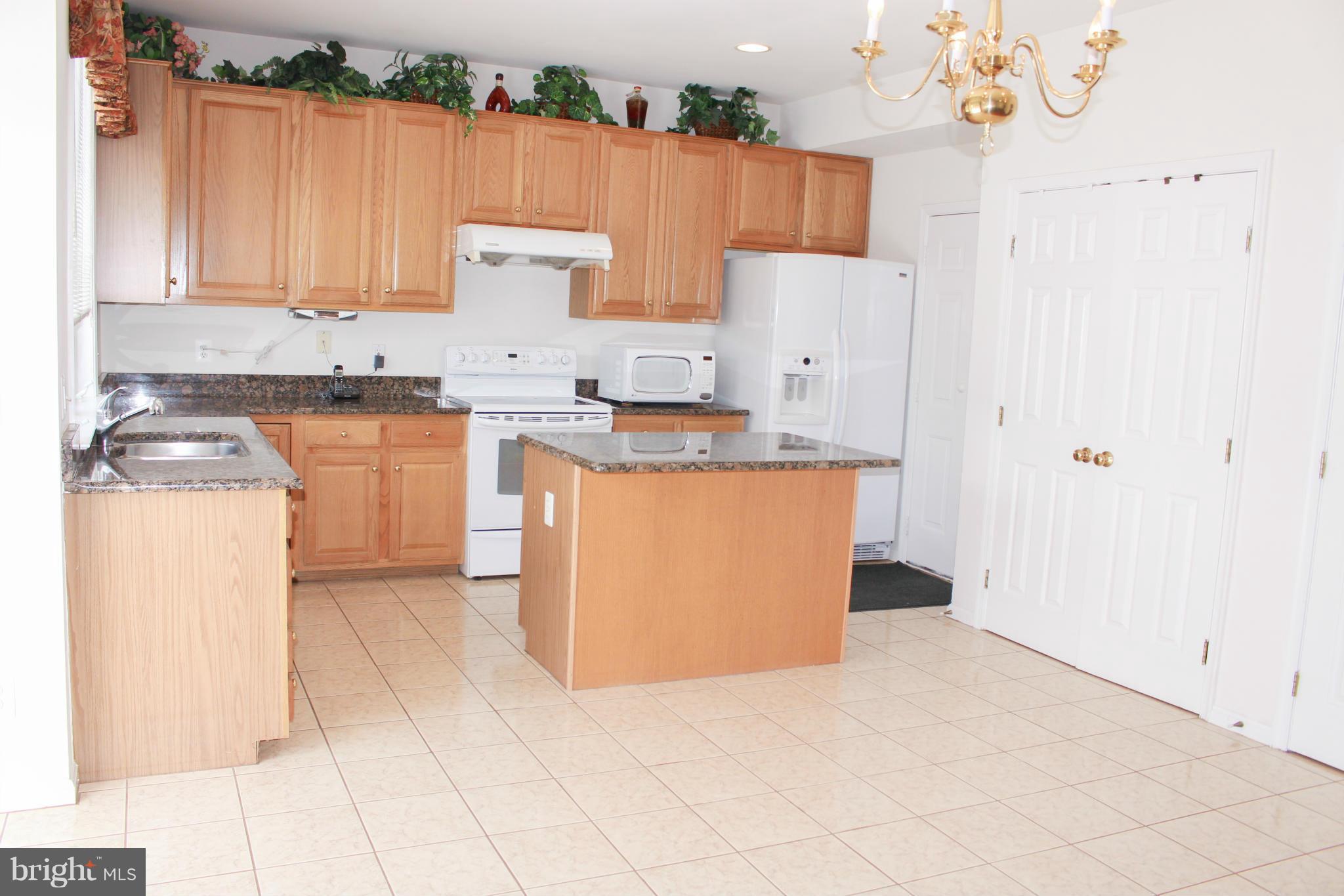 12511 Fox View Way Reston, VA 20191 - Photo 11 of 30 Kitchen