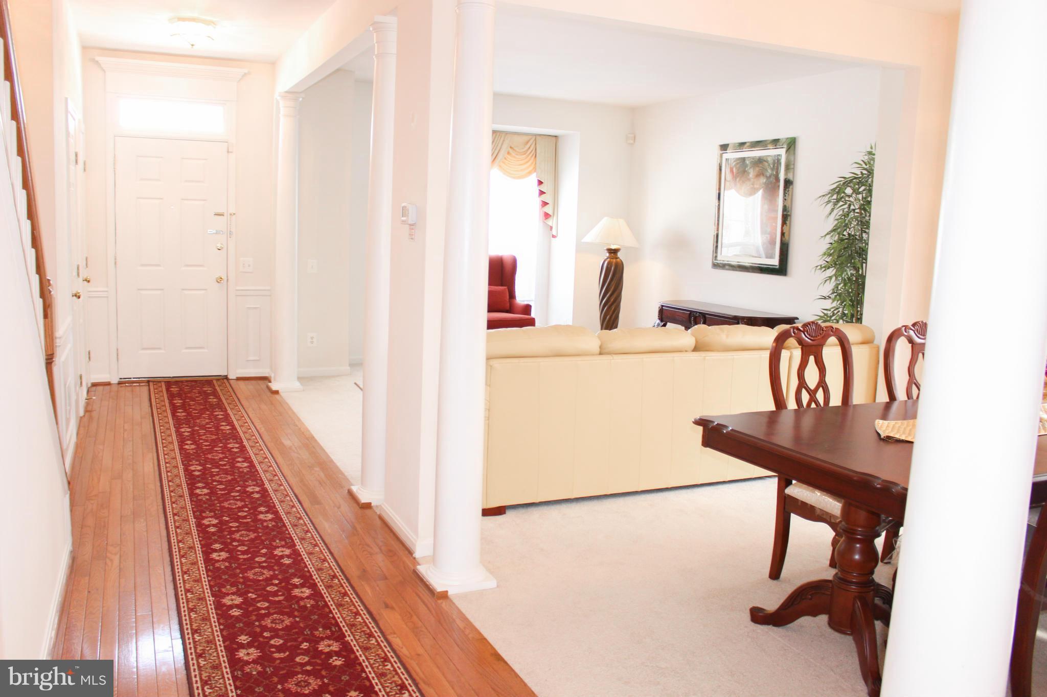 12511 Fox View Way Reston, VA 20191 - Photo 4 of 30 Living Room