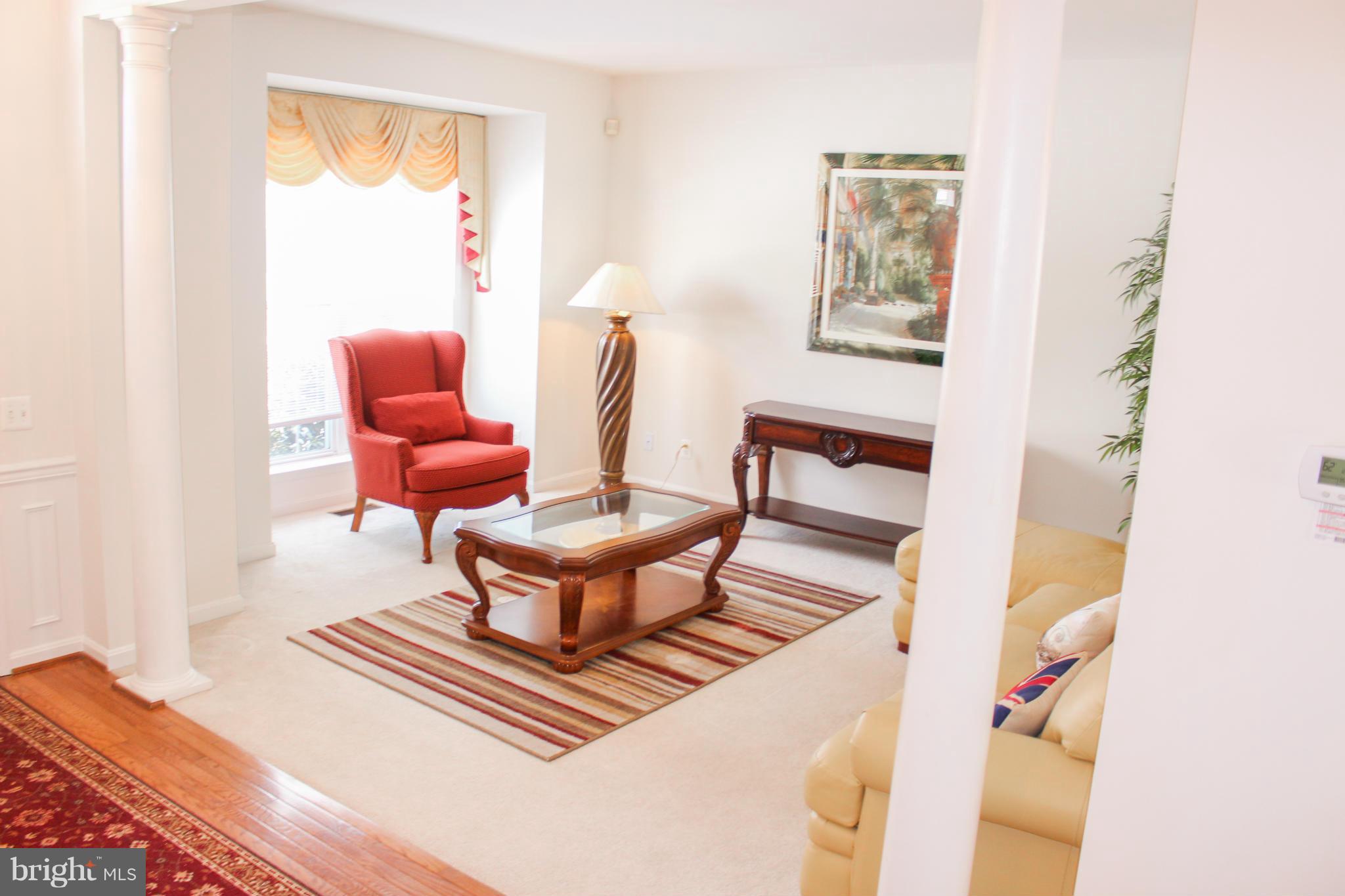 12511 Fox View Way Reston, VA 20191 - Photo 5 of 30 Living Room