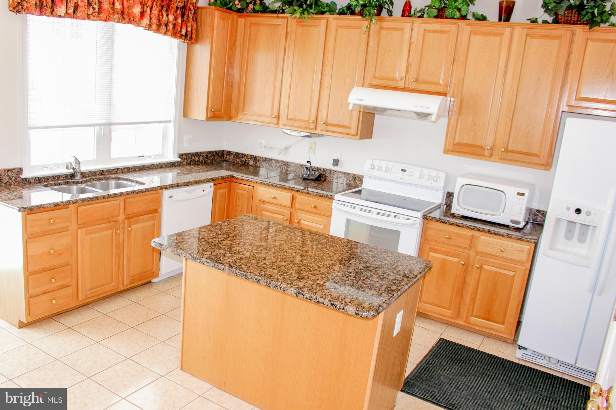 12511 Fox View Way Reston, VA 20191 - Photo 9 of 30 Kitchen