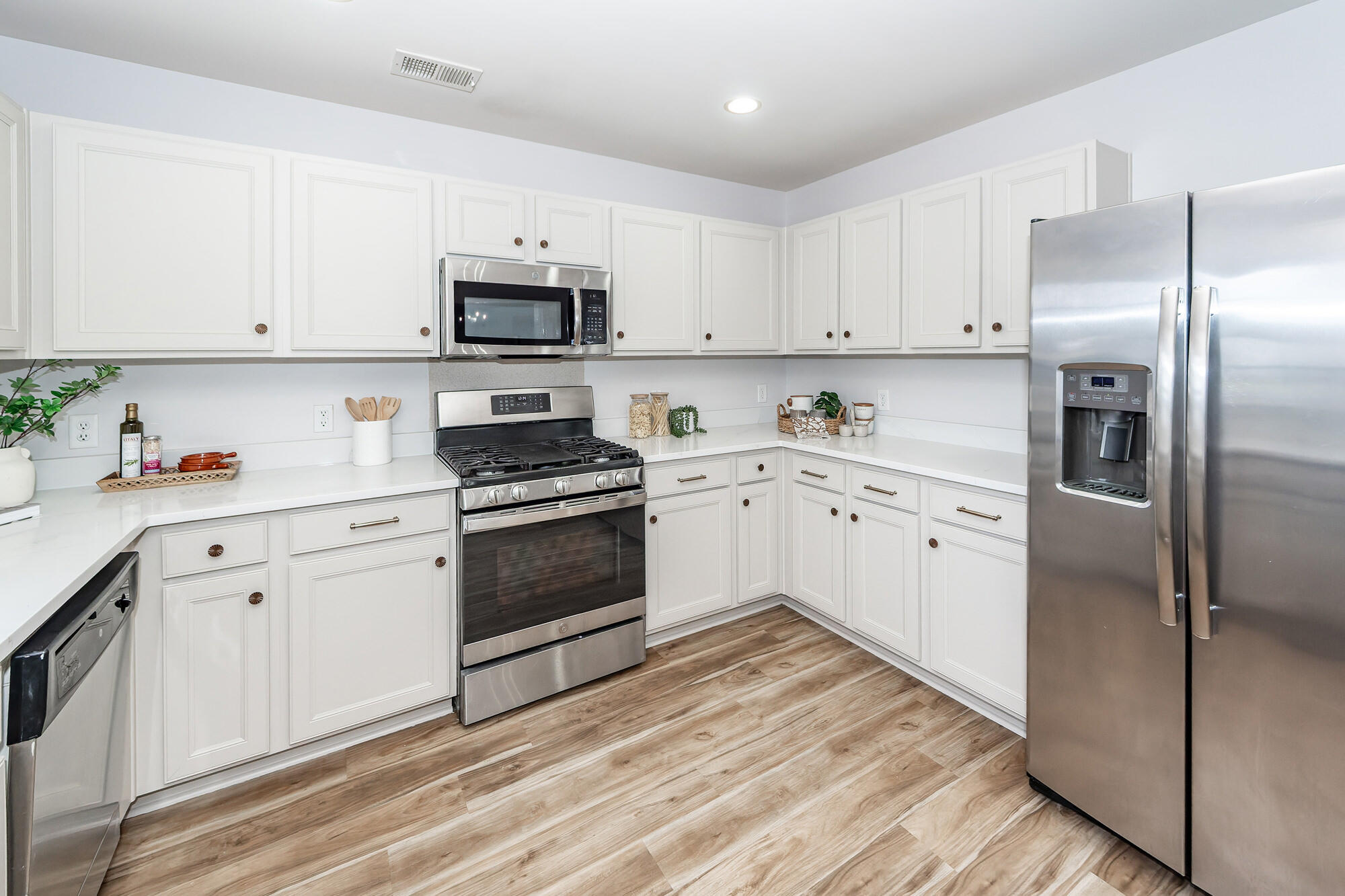 140 Decatur Drive Summerville, SC 29486 - Photo 20 of 58 Lots of cabinets and a walk-in pantry