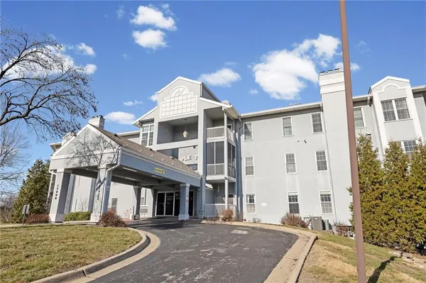 $210,000 | 17800 Bolger Road, Unit 101, Independence, MO 64055