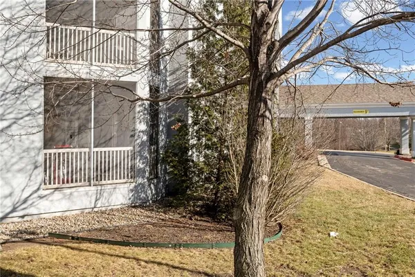 $210,000 | 17800 Bolger Road, Unit 101, Independence, MO 64055