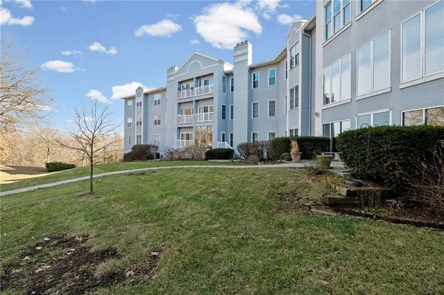 $210,000 | 17800 Bolger Road, Unit 101, Independence, MO 64055