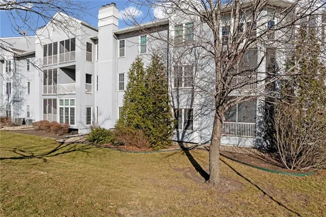 $210,000 | 17800 Bolger Road, Unit 101, Independence, MO 64055