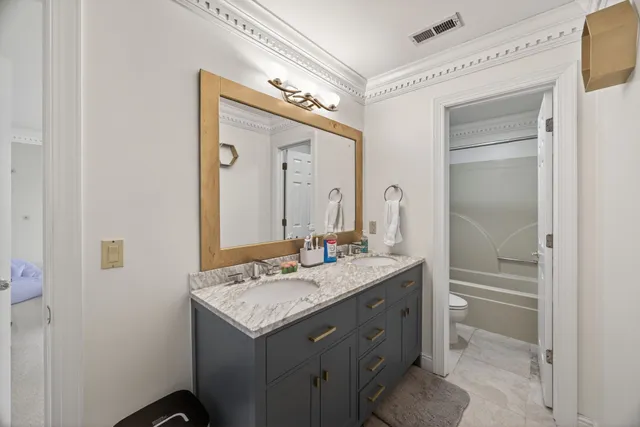 a view of yard with tree