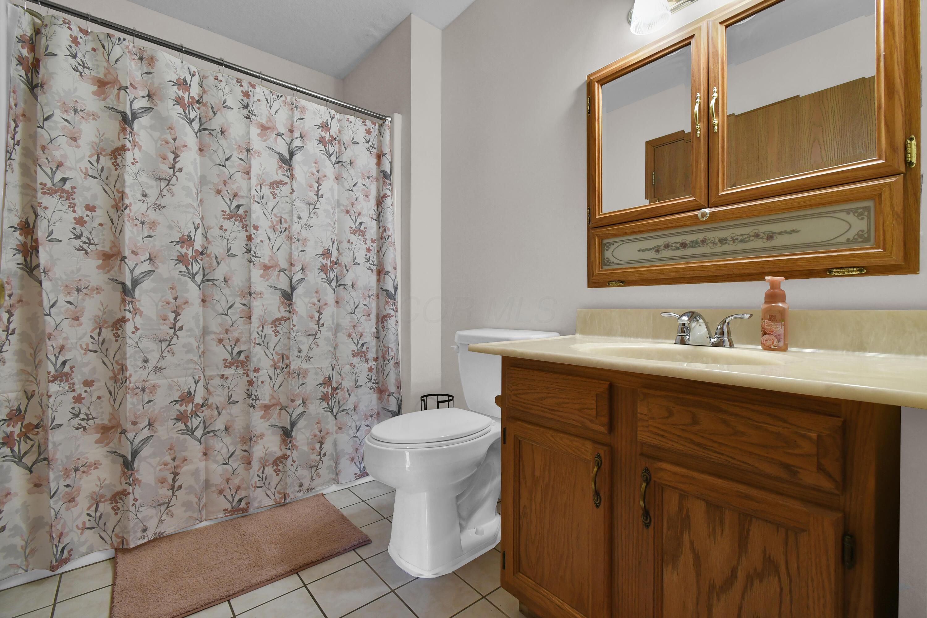 1848 Alward Road Southwest Pataskala, OH 43062 - Photo 23 of 42 Bathroom 2