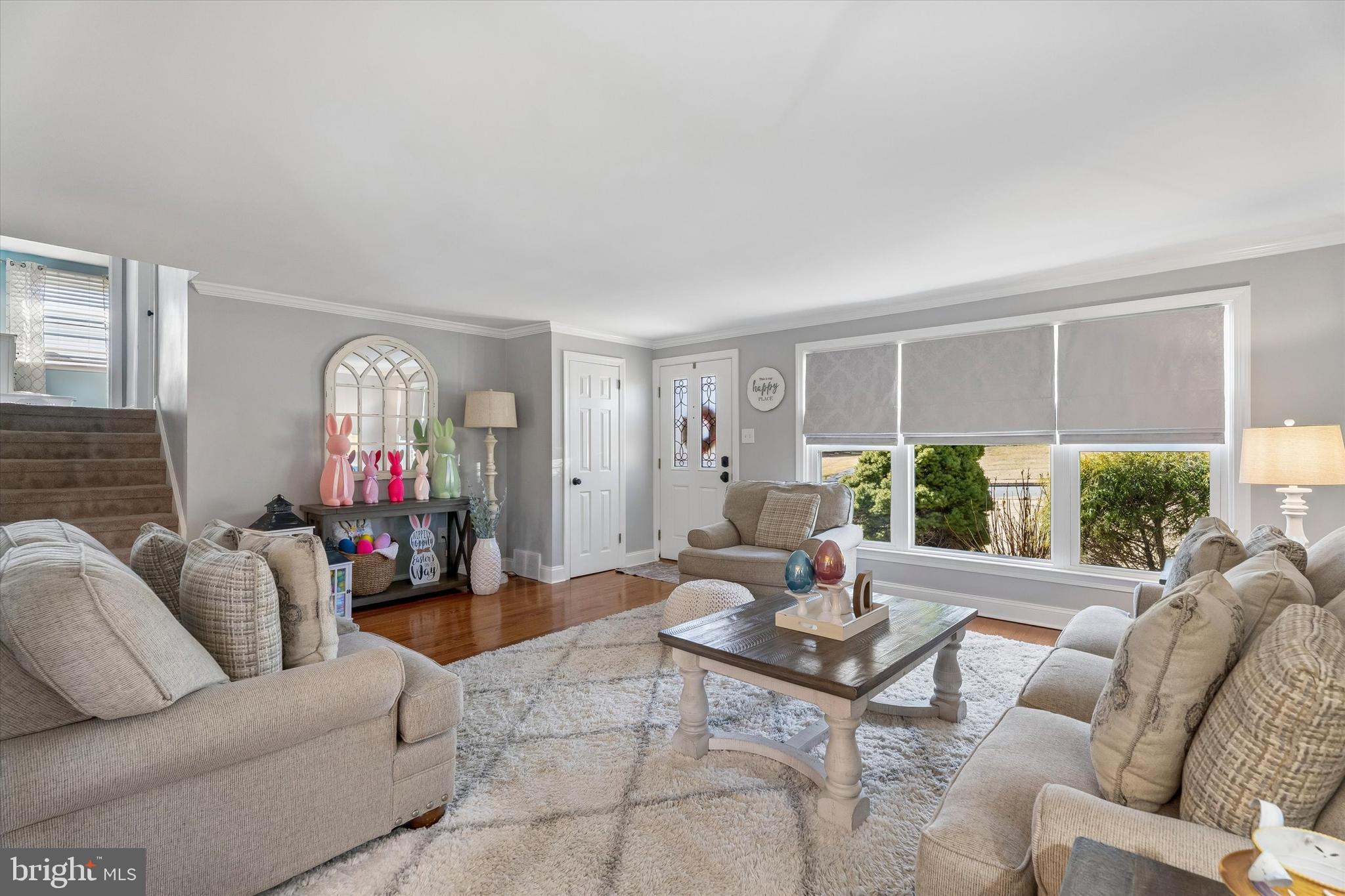 249 Gleaves Road Springfield, PA 19064 - Photo 5 of 34 a living room with furniture and a potted plant