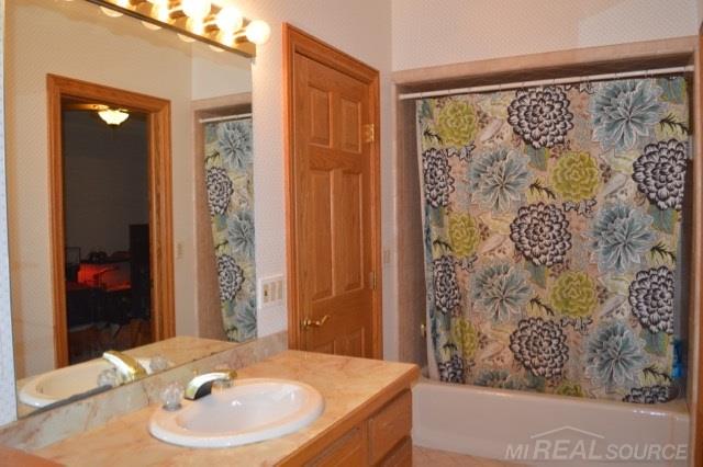 71075 Oaktree Lane Romeo, MI 48065 - Photo 28 of 55 31282616-27.JPG