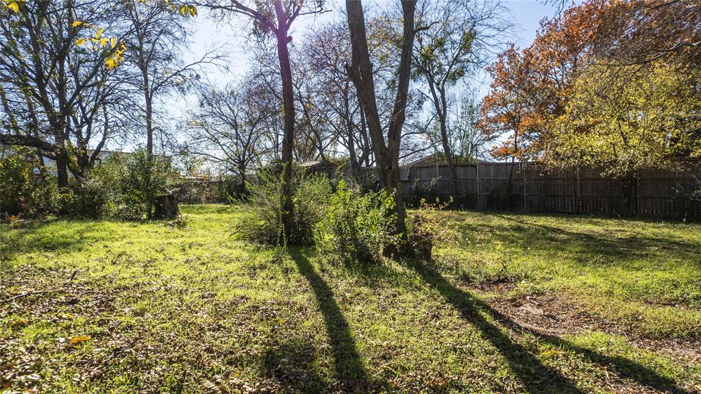 602 South Main Street Mansfield, TX 76063 - Photo 4 of 17 a view of backyard with green space