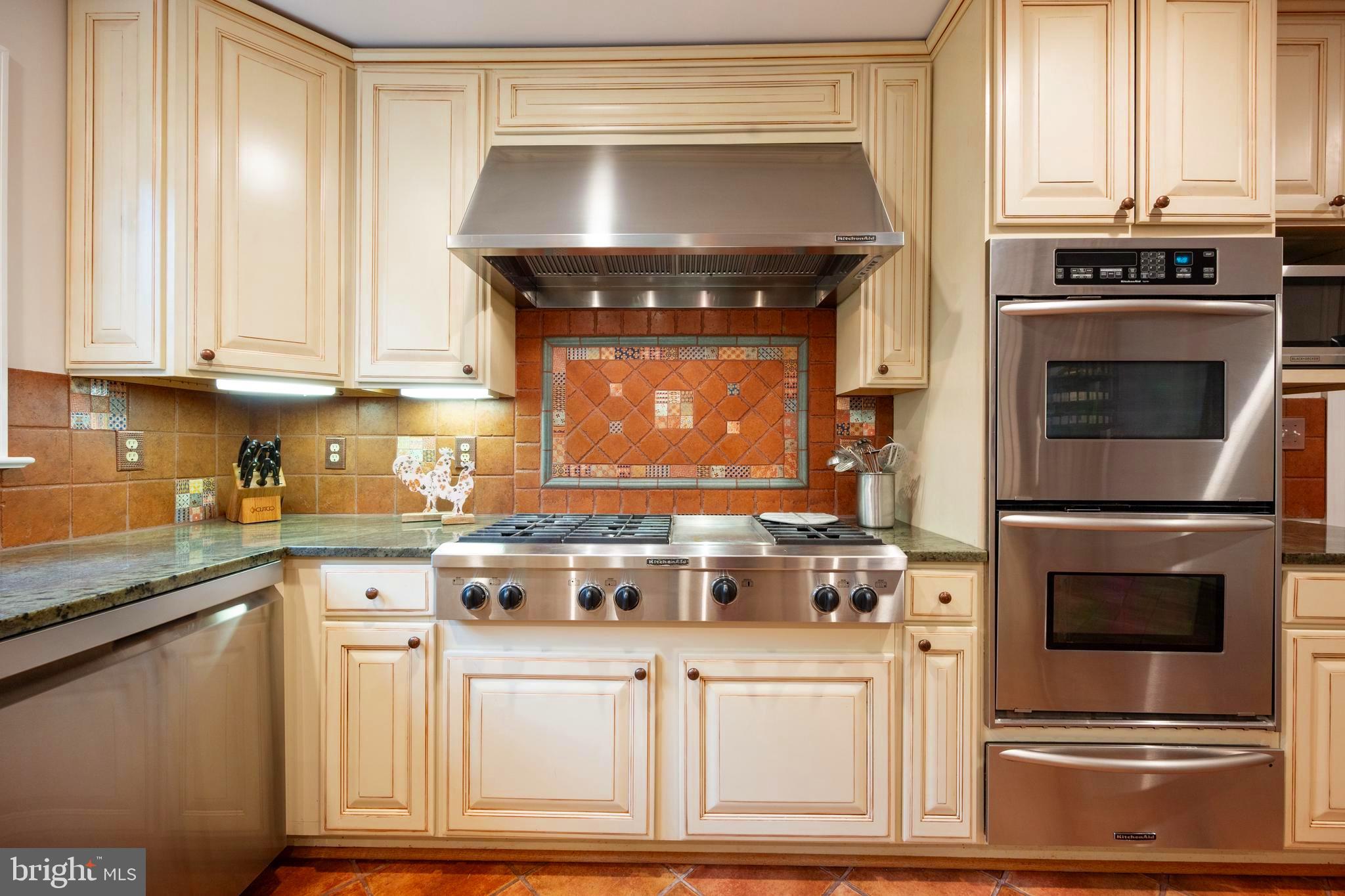902 Emerald Drive Alexandria, VA 22308 - Photo 12 of 97 Large Kitchen Designed for Entertaining