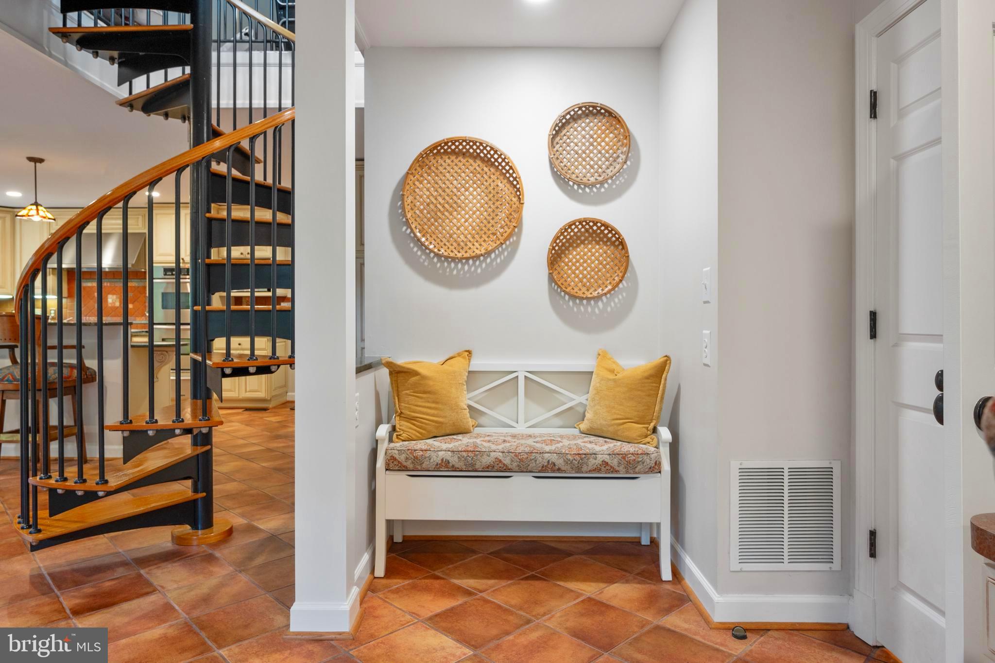 902 Emerald Drive Alexandria, VA 22308 - Photo 14 of 97 Bench Nook in Kitchen
