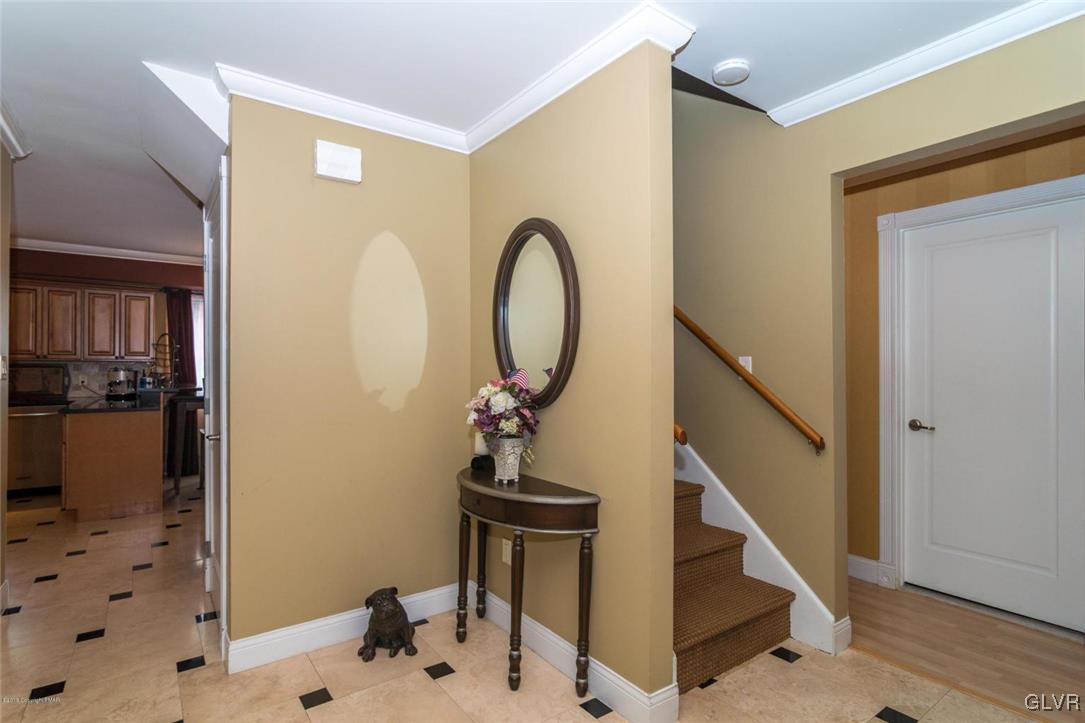 366 Evergreen Hollow Road Effort, PA 18330 - Photo 12 of 47 Foyer