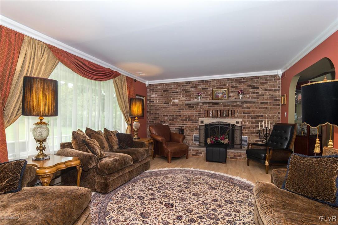 366 Evergreen Hollow Road Effort, PA 18330 - Photo 21 of 47 Living Room