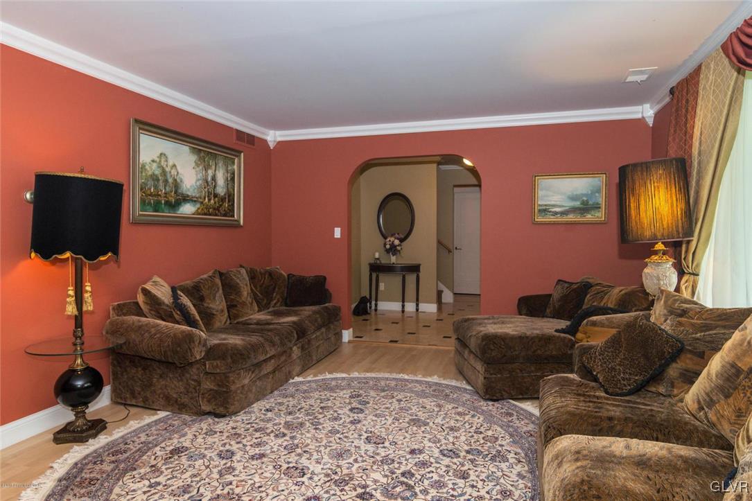366 Evergreen Hollow Road Effort, PA 18330 - Photo 22 of 47 Living Room